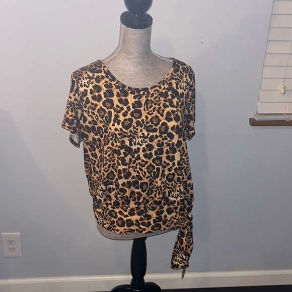 By&By leopard print top with bow detail size XXL.  Like new condition - Picture 1 of 9